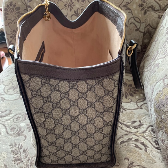 Authentic Gucci purse - Picture 3 of 8